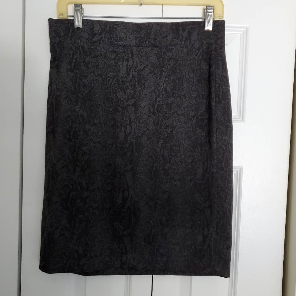 Nicole Miller Gray skirt with black design